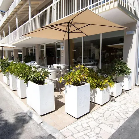 Hotel Adria Beach-3