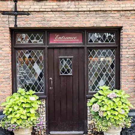 The Red Lion Eaton-3
