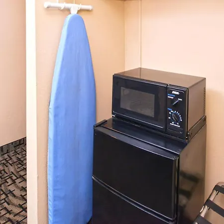 Motel 6 Putnam Ct-2
