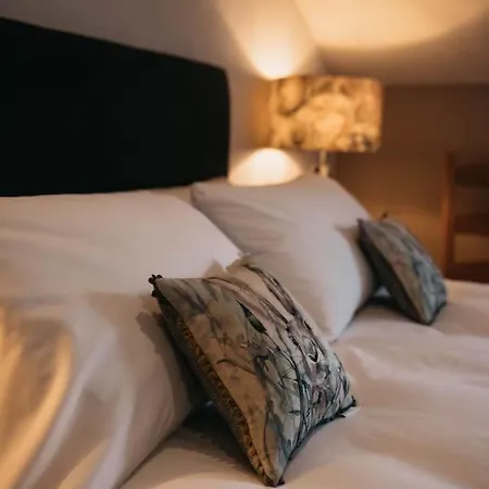 Three Horseshoes Inn-3