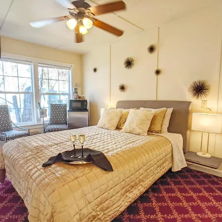 Carriage House Inn-3