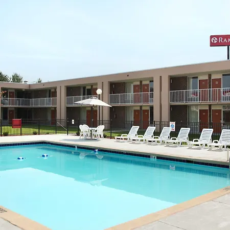 Ramada By Wyndham Wytheville-3