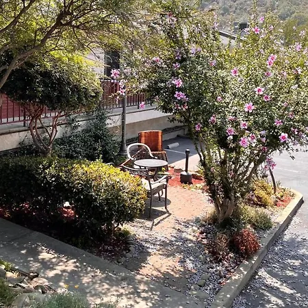Mariposa Lodge-2