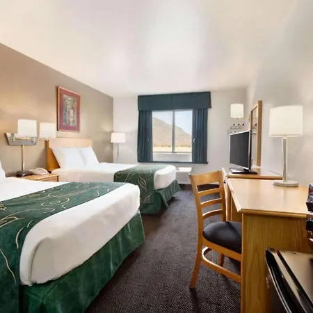Travelodge By Wyndham Yermo-3