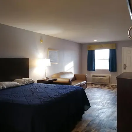Riata Inn - Crystal City-2