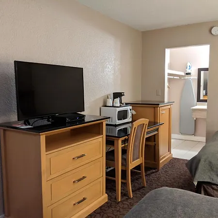 Howard Johnson By Wyndham Downtown Kamloops-2