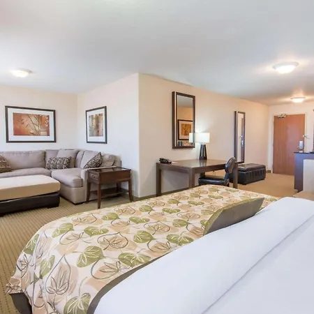 Ramada By Wyndham Wainwright-3