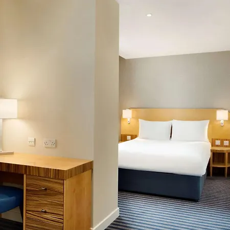 Ramada Hotel & Suites By Wyndham Coventry-2