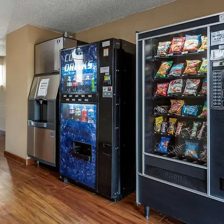 Quality Inn & Suites Warren-2