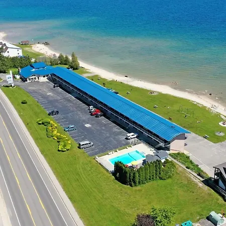 Days Inn & Suites By Wyndham St. Ignace Lakefront-3