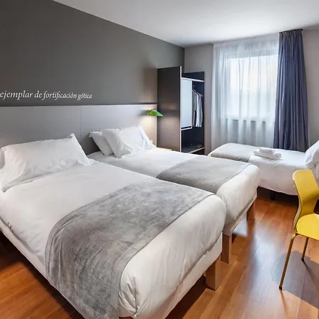 Ibis Styles Pamplona Noain-2