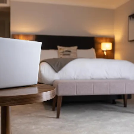 Voco Oxford Thames By Ihg-2
