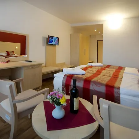 Hotel Krystal-2