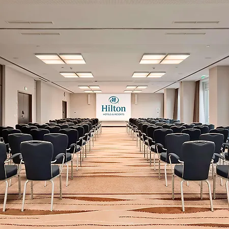 Hilton Vienna Waterfront-3
