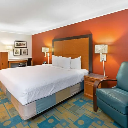 La Quinta Inn By Wyndham Phoenix Sky Harbor Airport-3