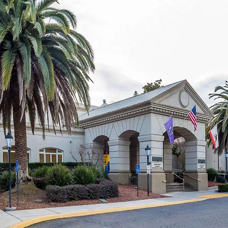Lions Gate Hotel-2