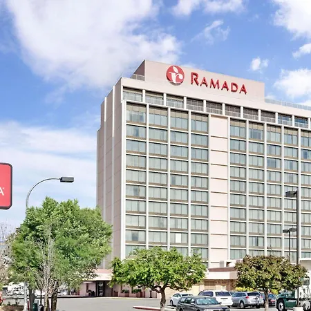 Ramada By Wyndham Reno Hotel & Casino-3