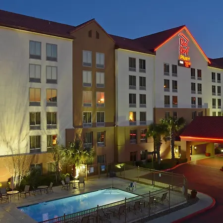 Red Roof Inn Plus+ San Antonio Downtown - Riverwalk-3