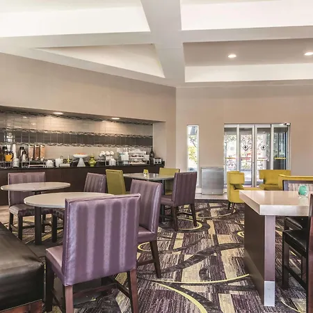 La Quinta Inn & Suites By Wyndham Shreveport Airport-3