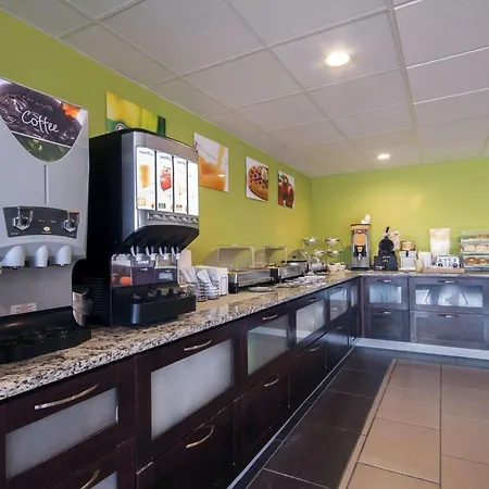 Quality Inn & Suites Airport-2