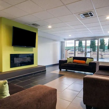 Quality Inn & Suites Airport-3