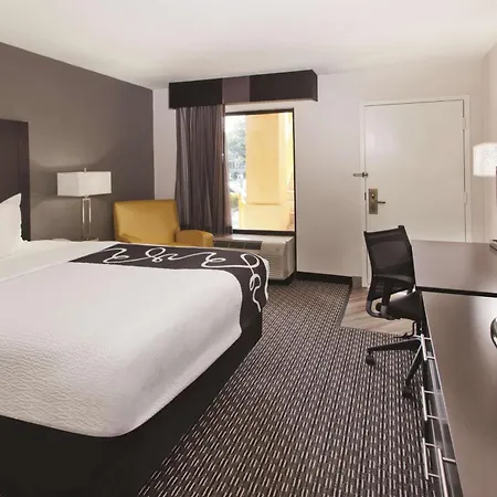La Quinta Inn & Suites By Wyndham Charleston Riverview-3