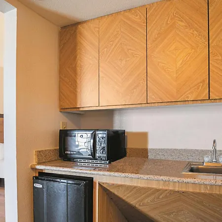 Wingate By Wyndham Galveston Beachfront At The Seawall-3