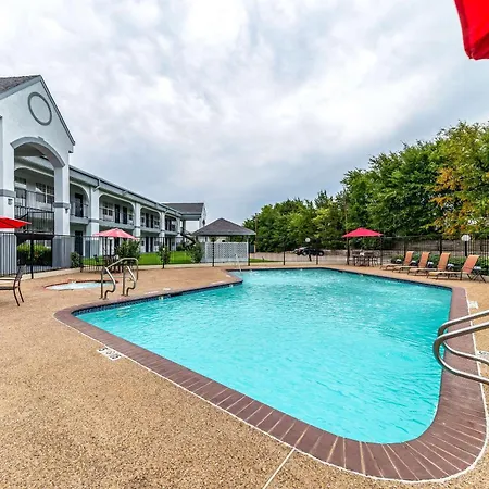 Quality Inn & Suites Canton-3