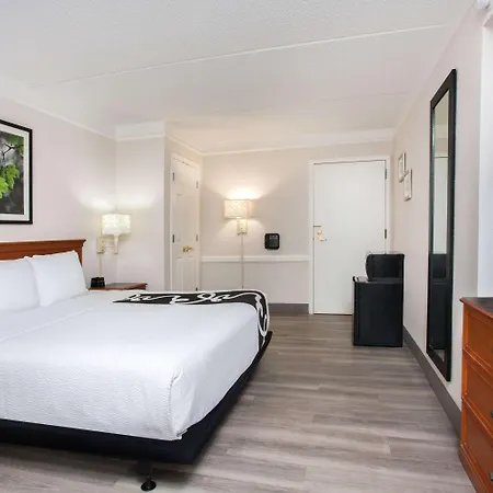 Baymont By Wyndham Fort Myers Central-3