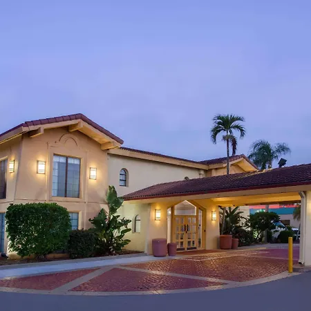Baymont By Wyndham Fort Myers Central-2