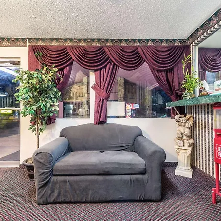Super 8 By Wyndham Eastland-2