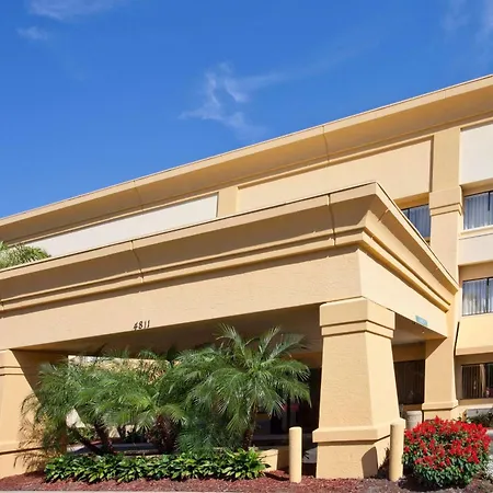 La Quinta By Wyndham Tampa Fairgrounds - Casino-2