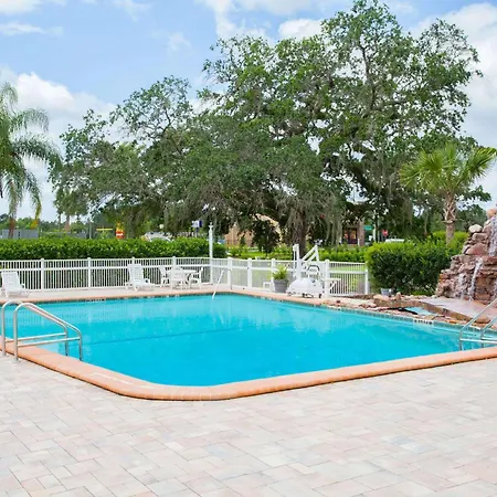 Days Inn By Wyndham Brooksville-2