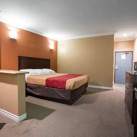 Baymont By Wyndham Ontario-2