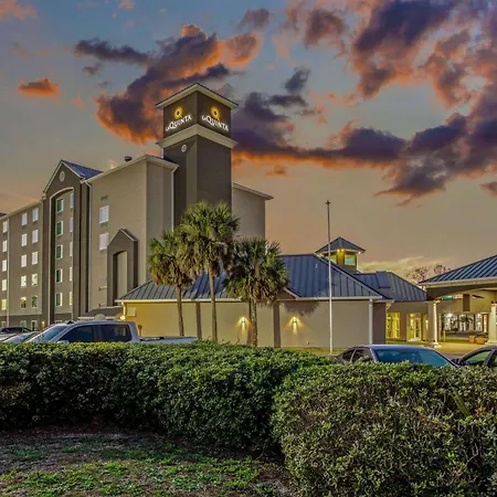 La Quinta Inn & Suites By Wyndham Panama City-3