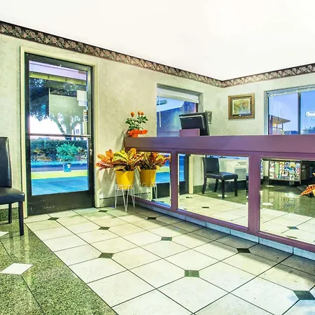 Travelodge By Wyndham Turlock-2