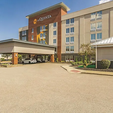 La Quinta Inn & Suites By Wyndham Cleveland Airport West-2
