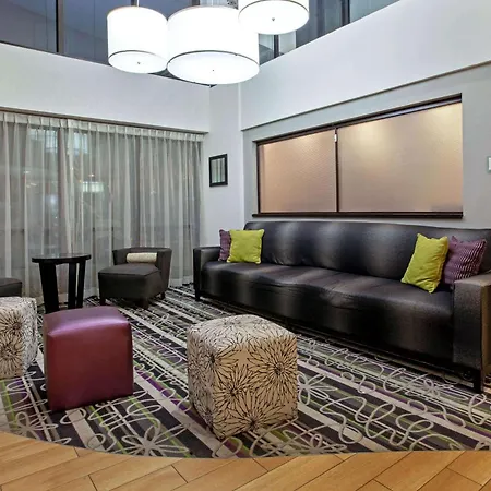 La Quinta Inn & Suites By Wyndham Detroit Metro Airport-2