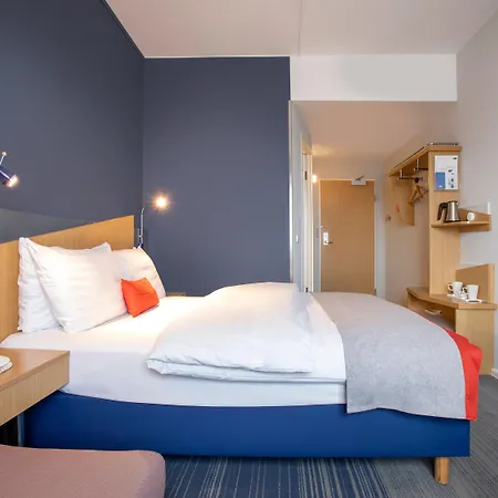 Holiday Inn Express Frankfurt Airport By Ihg-3
