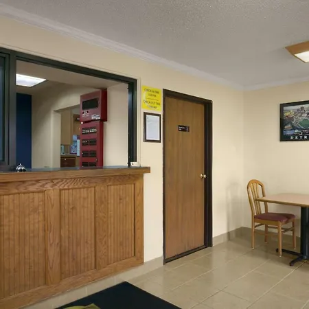 Super 8 By Wyndham Saginaw-3