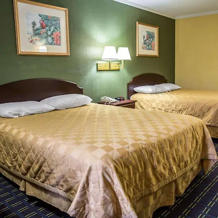 Rodeway Inn & Suites Plymouth Hwy 64-3