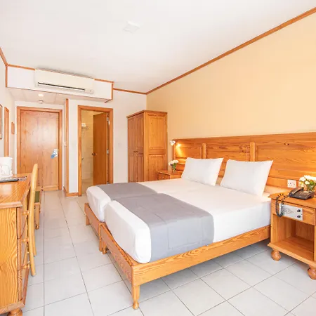 Gillieru Harbour Hotel-3