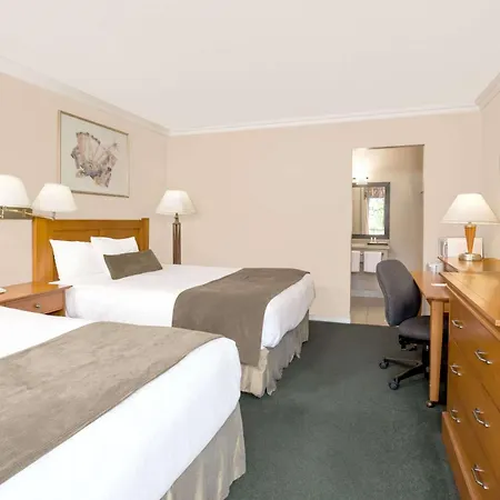 Howard Johnson By Wyndham Downtown Kamloops-3