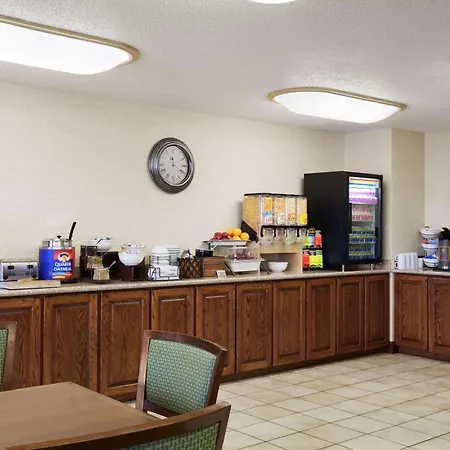 Country Inn & Suites By Radisson Bismarck Waterpark-2