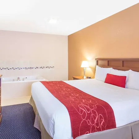 Baymont By Wyndham Waukesha-3