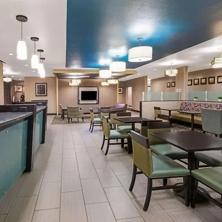 La Quinta Inn & Suites By Wyndham Durant-3