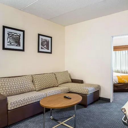 Quality Suites Lansing West-2
