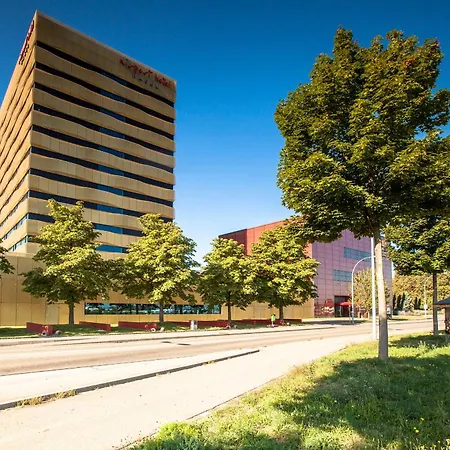 Airport Hotel Basel - Convenient & Friendly-2