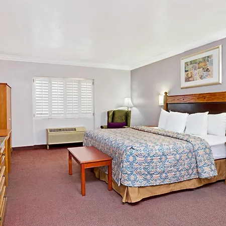 Days Inn By Wyndham West Covina-2