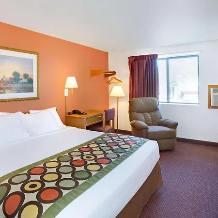 Super 8 By Wyndham Aberdeen East-2